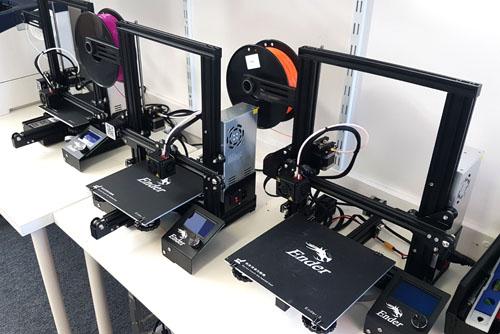 3x Creality Ender 3 3D printers